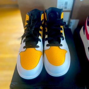 Nike - Air Jordan 1’s - White/black/ gold - Brand New